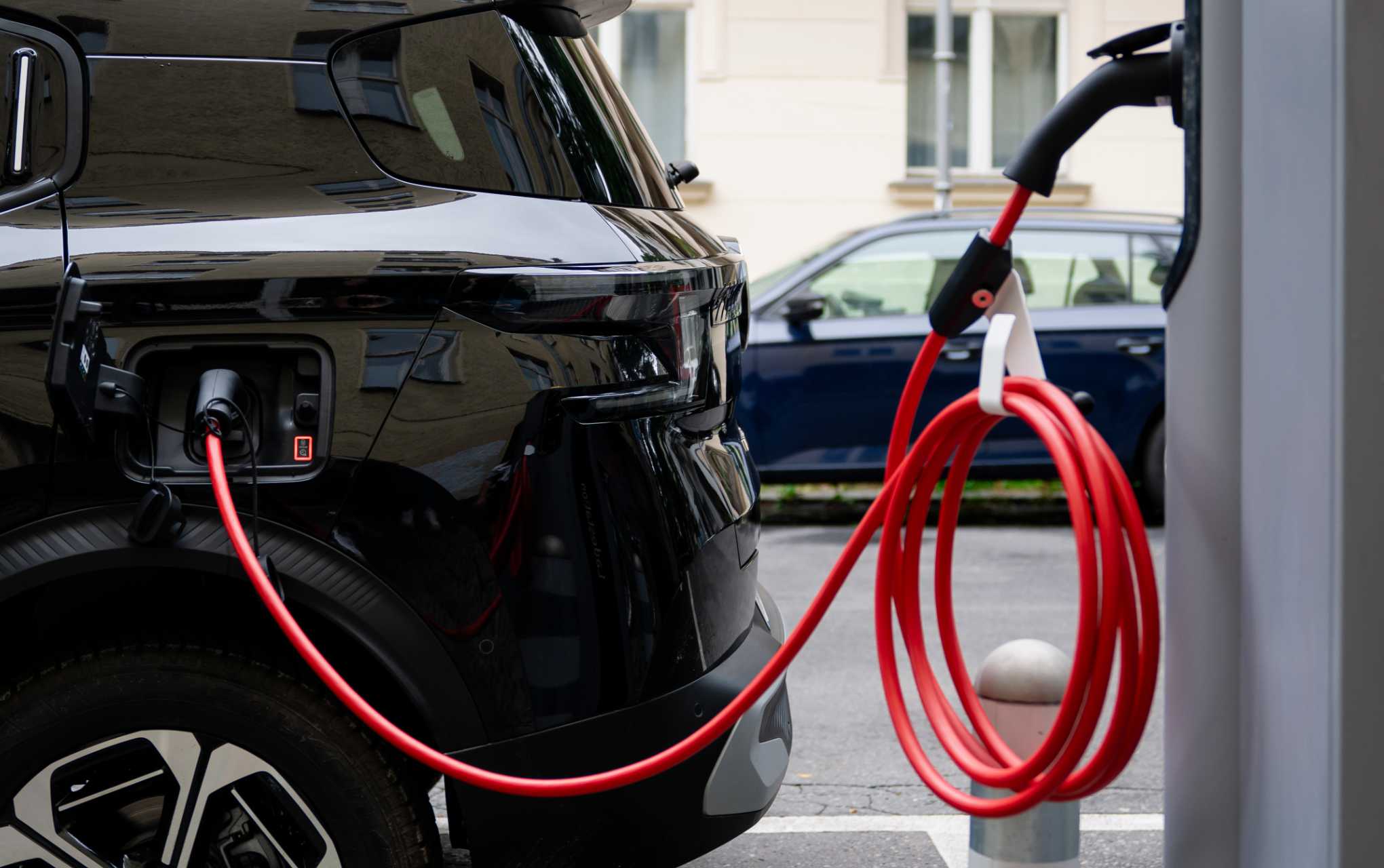 Aufhängung für E-Auto Ladekabel.