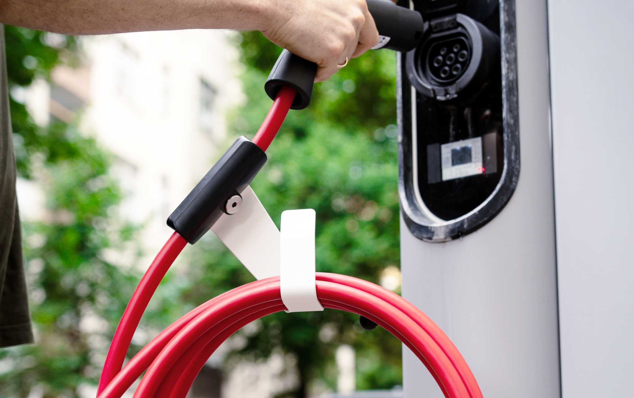 Aufhängung für E-Auto Ladekabel.